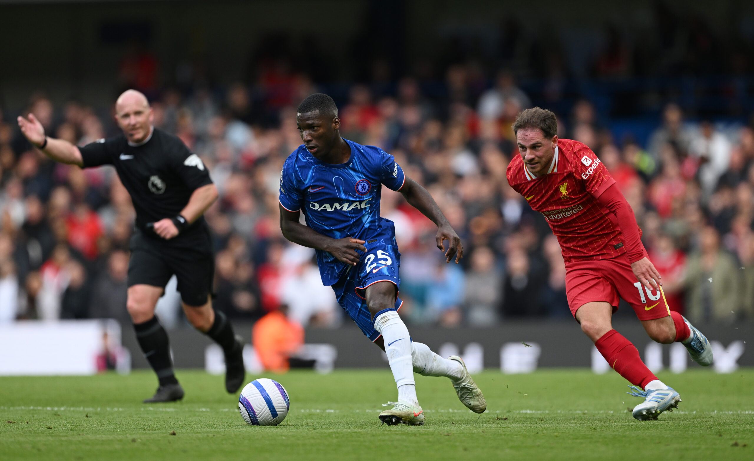 A Heavyweight Clash: Chelsea vs. Liverpool