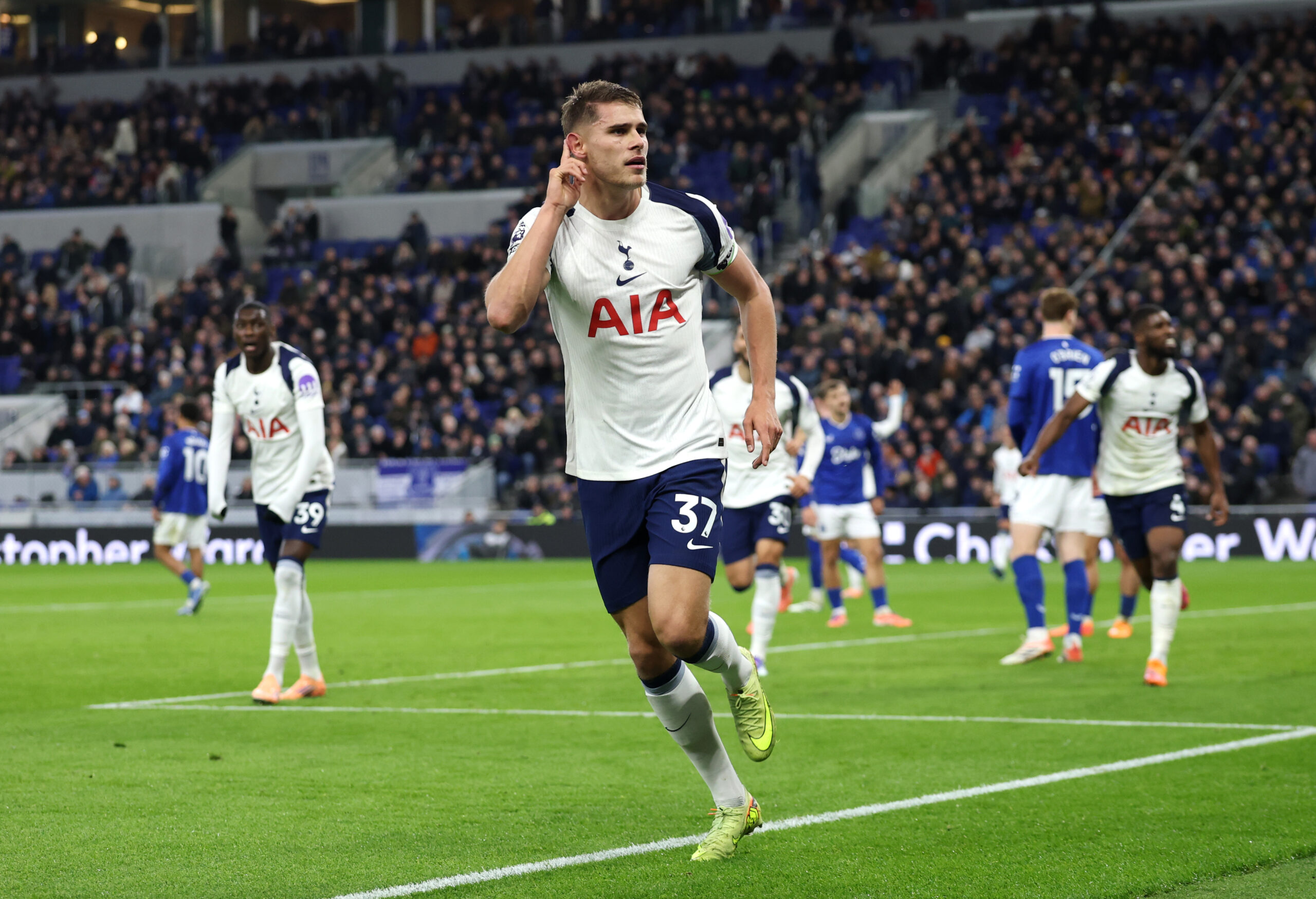 Tottenham: More riches on the road
