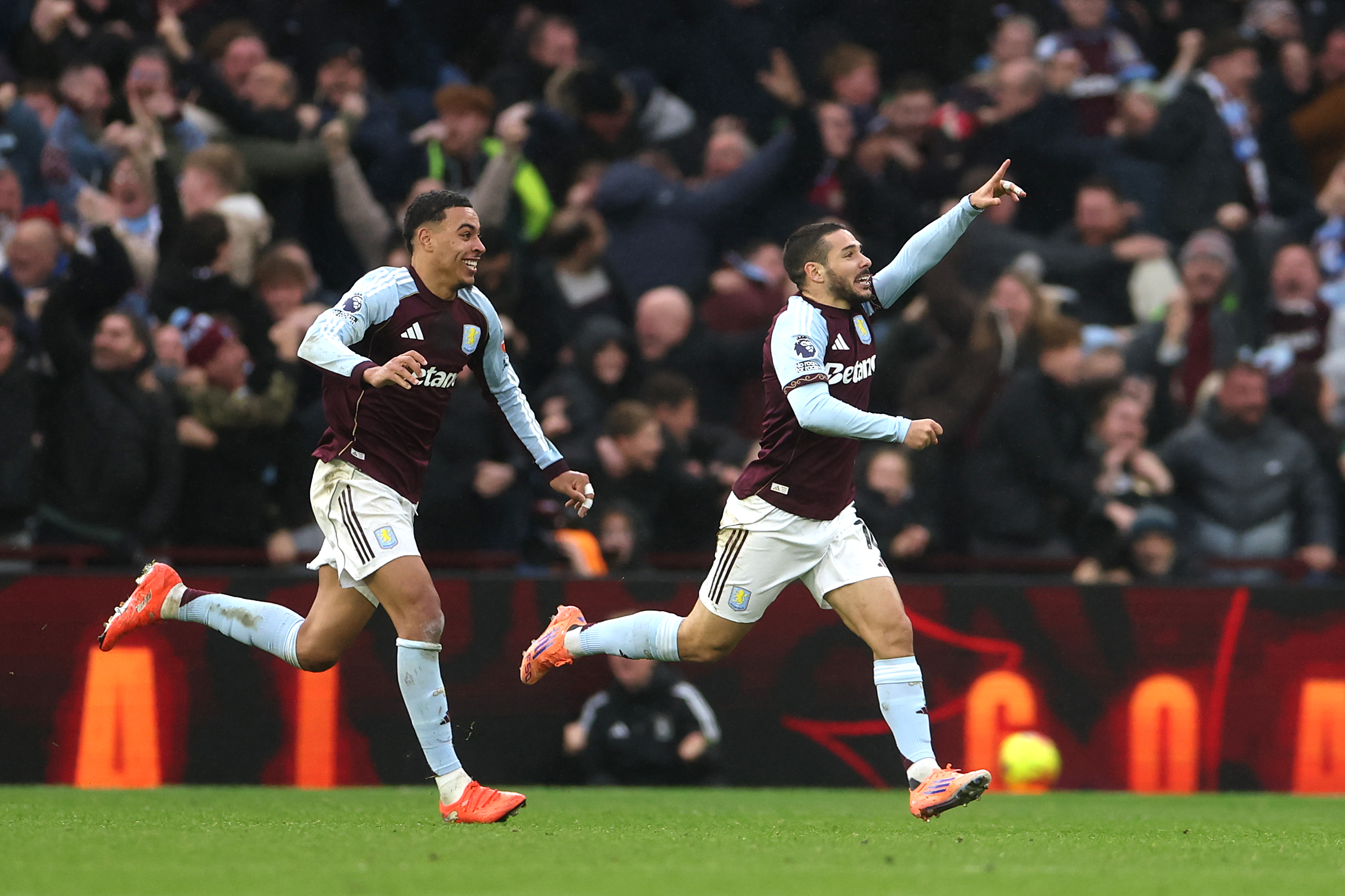 Dramatic Finishes Bookend a Manic Matchday 15 Saturday