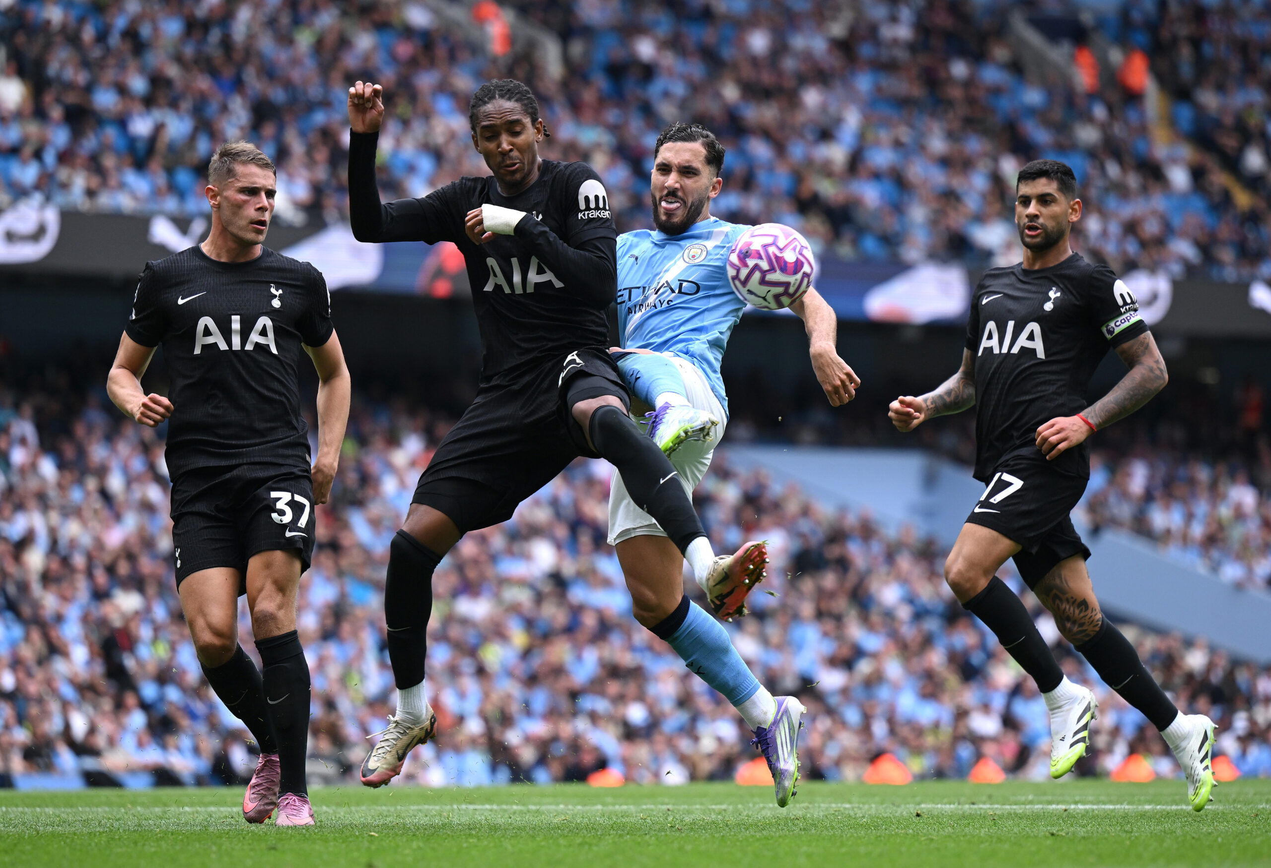 Buoyant Spurs Welcome Manchester City