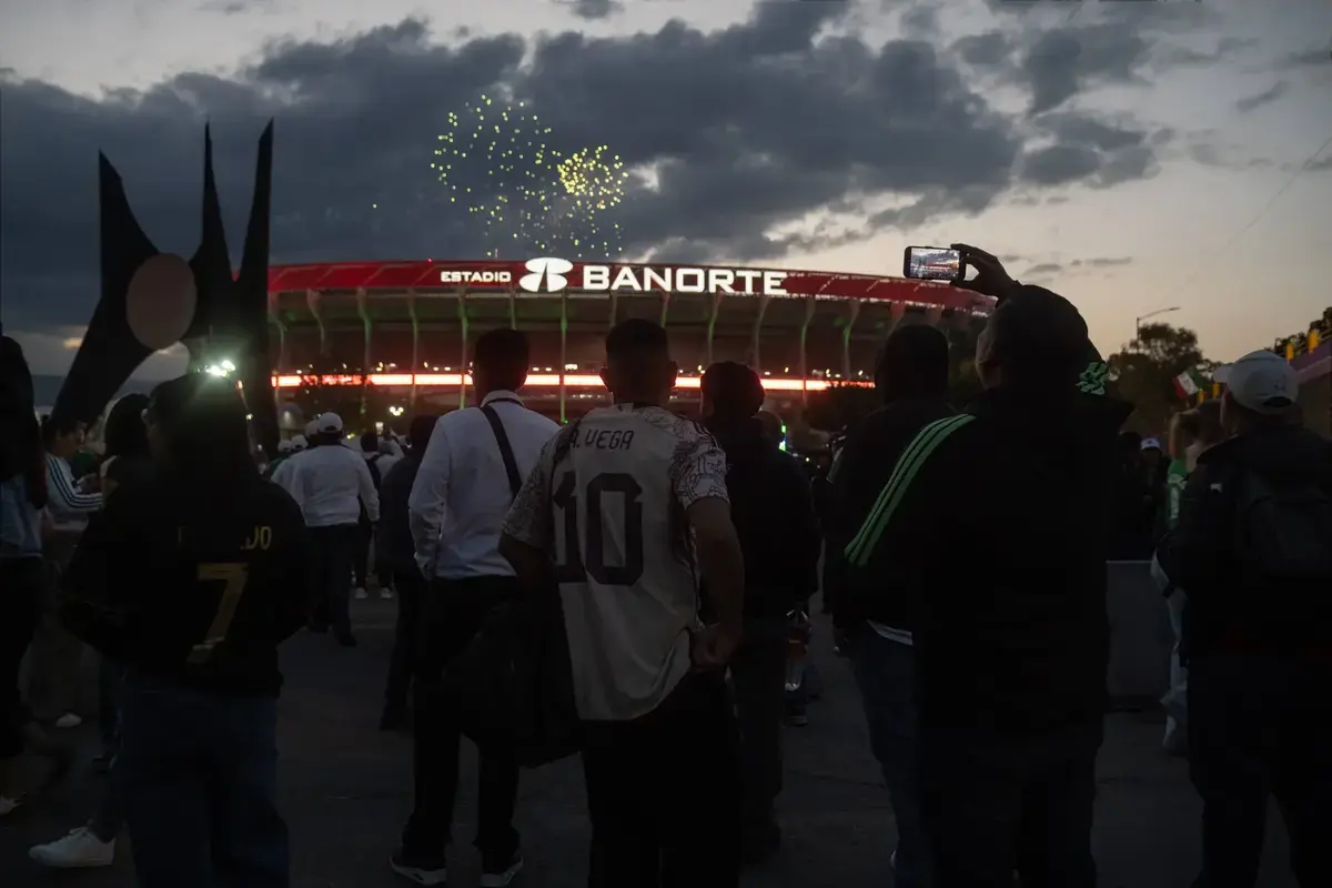 A death, poor organization, and a dull draw overshadow the reopening of the Azteca Stadium