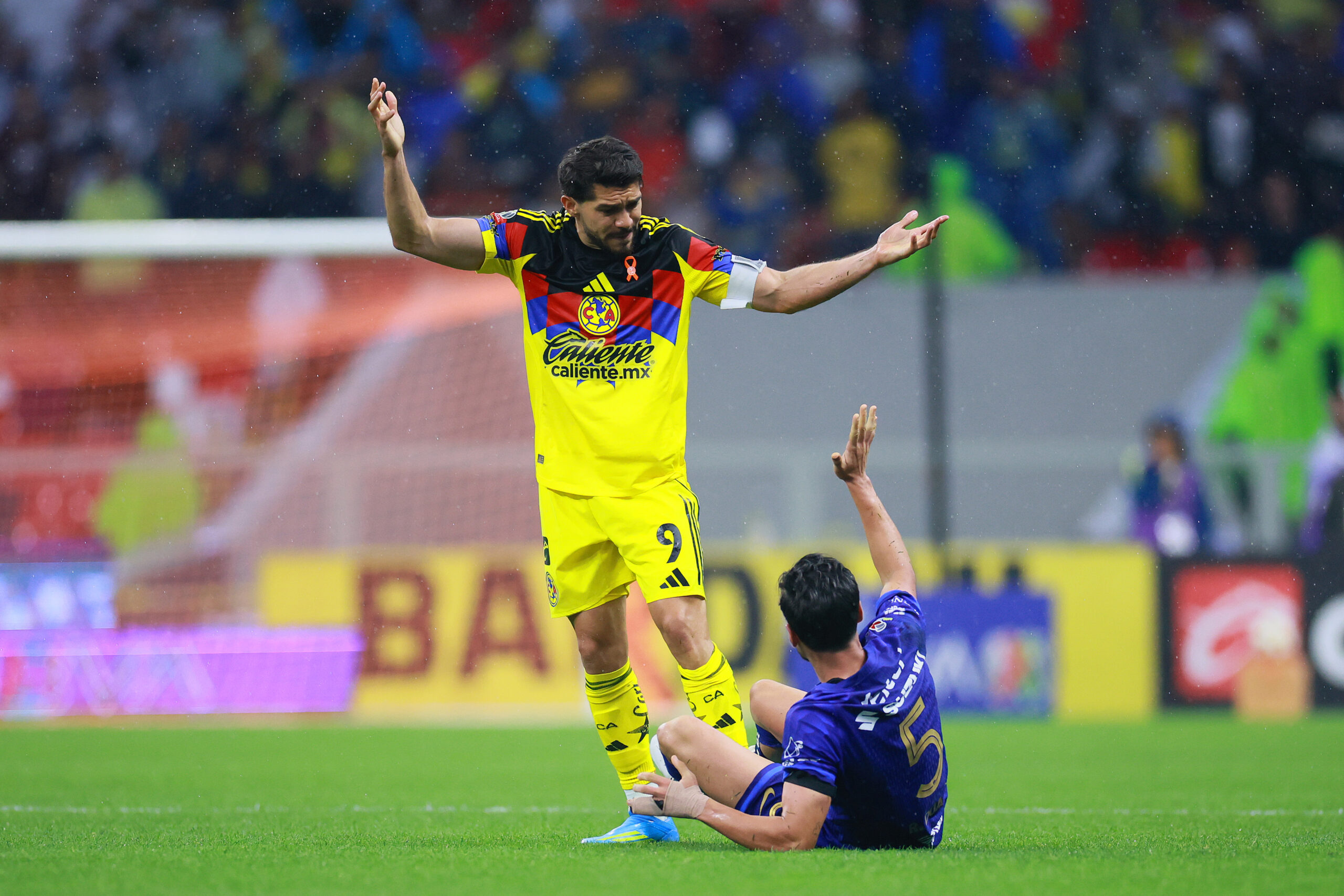Club América’s Henry Martín fires a shot at Pumas