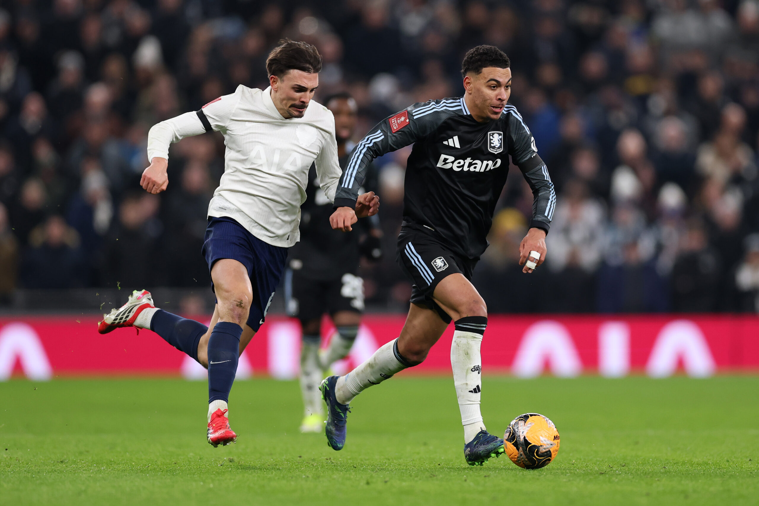 Tottenham Desperate for a Road Win over Villa