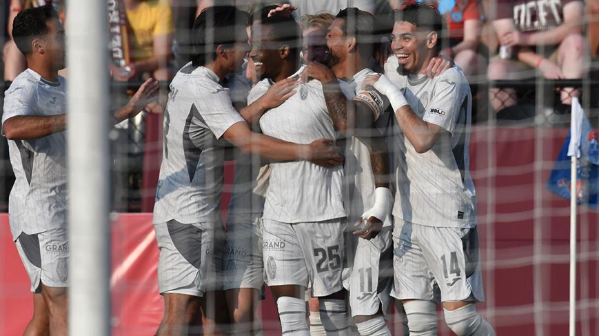 Oalex Anderson (center). Photo courtesy Jon DeBoer / Detroit City FC